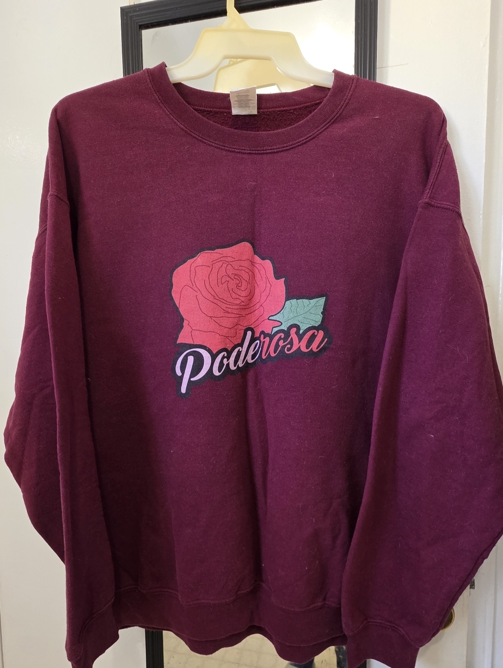 Mitú Poderosa - Maroon Sweatshirt